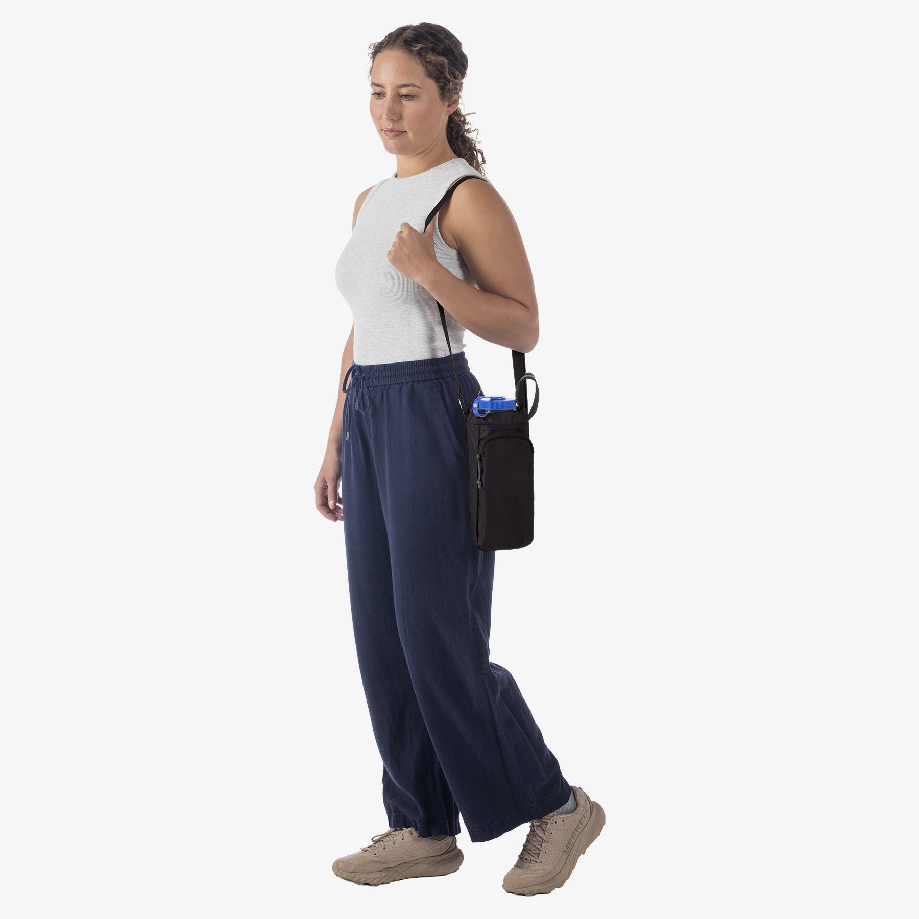 Eagle Creek Ranger Water Bottle Sling in Black — detail view