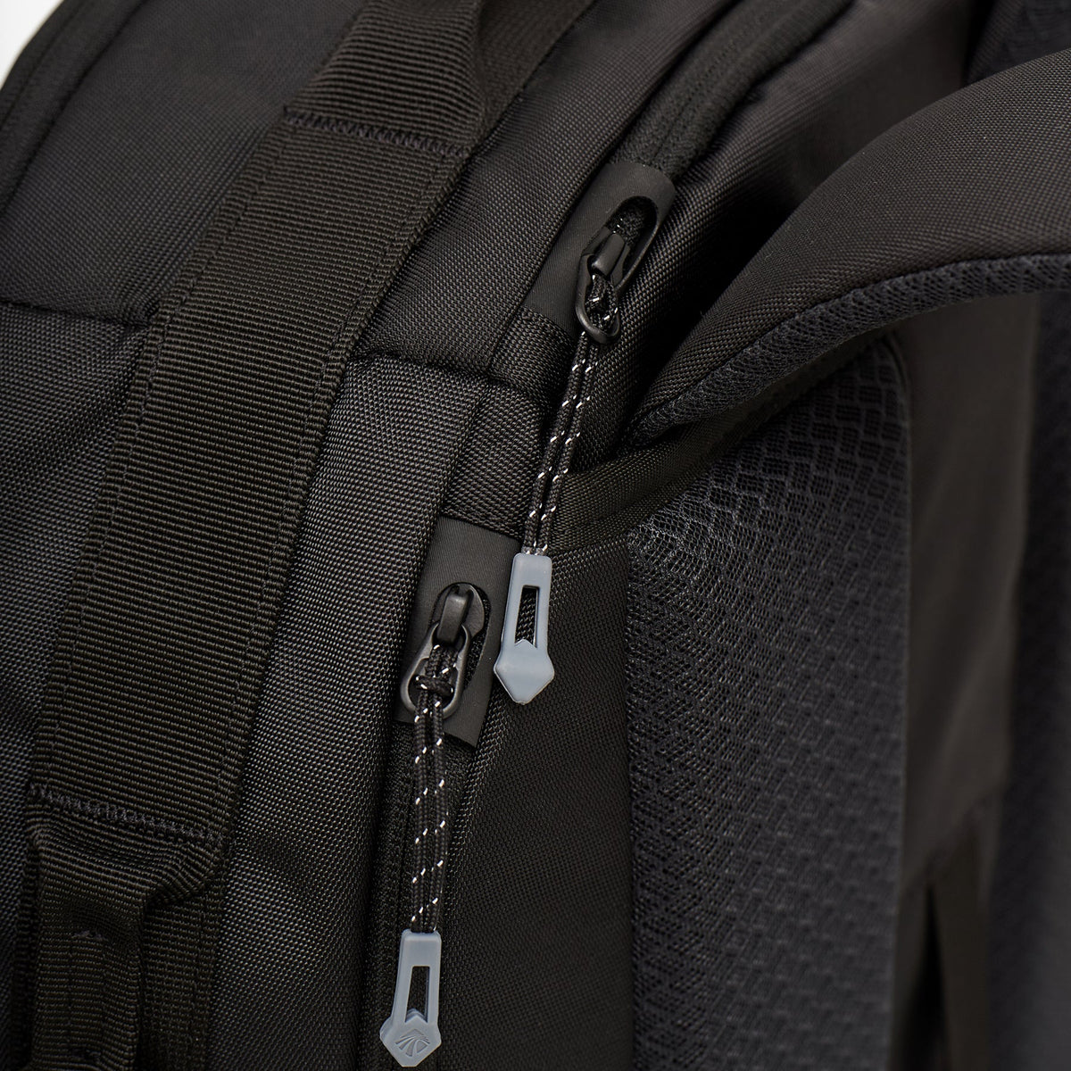 Eagle Creek Tour Lite Travel Pack 38L in Black — detail view # color_Black