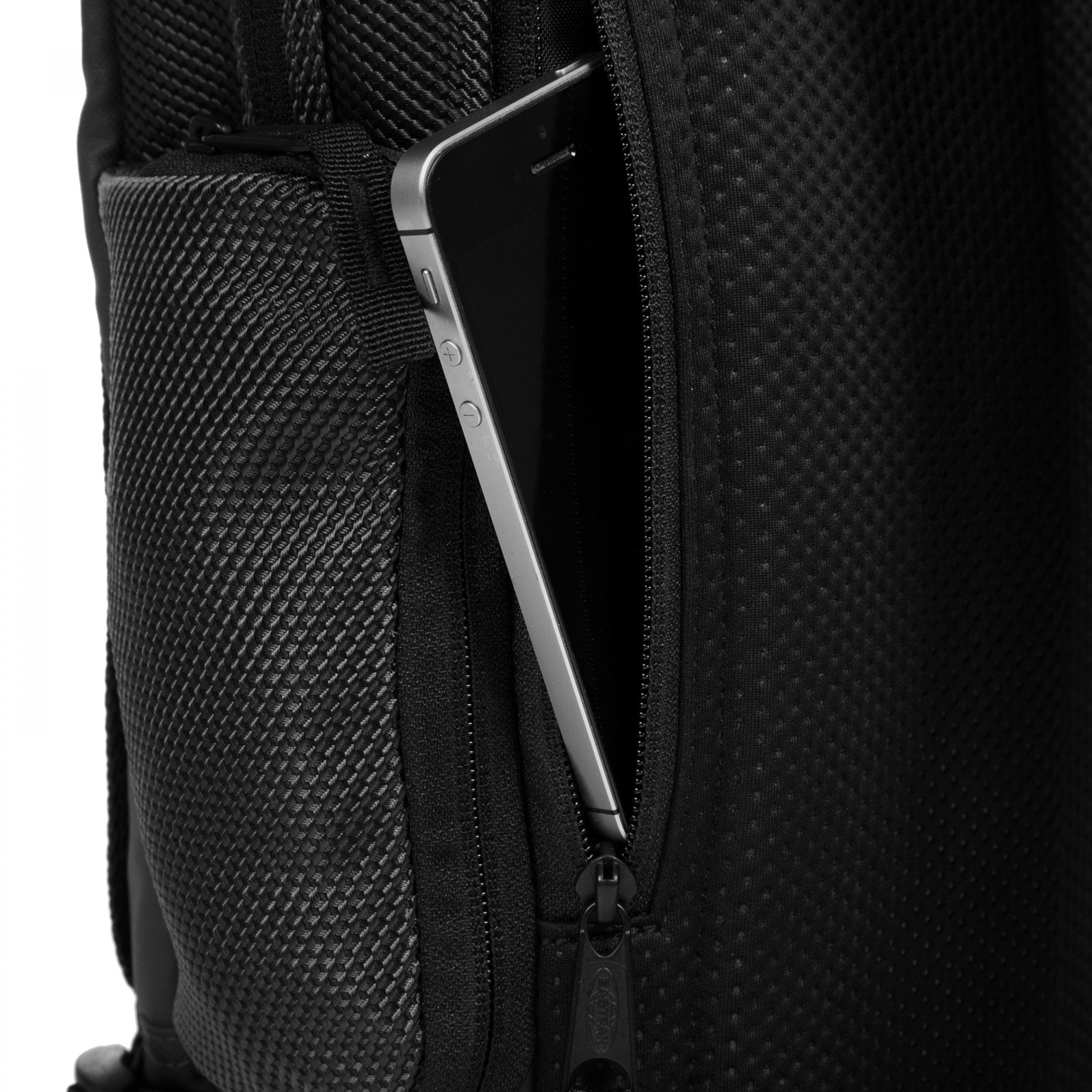 Eastpak Tecum M Backpack 19L in CNNCT Coat — detail view 3 # color_CNNCT Coat