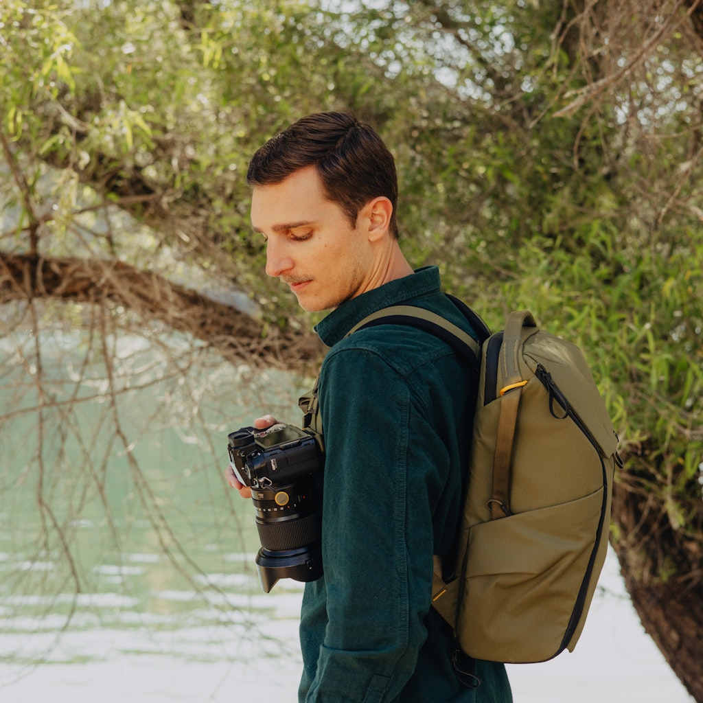 Peak Design Everyday Backpack 20L in Kelp — lifestyle 2