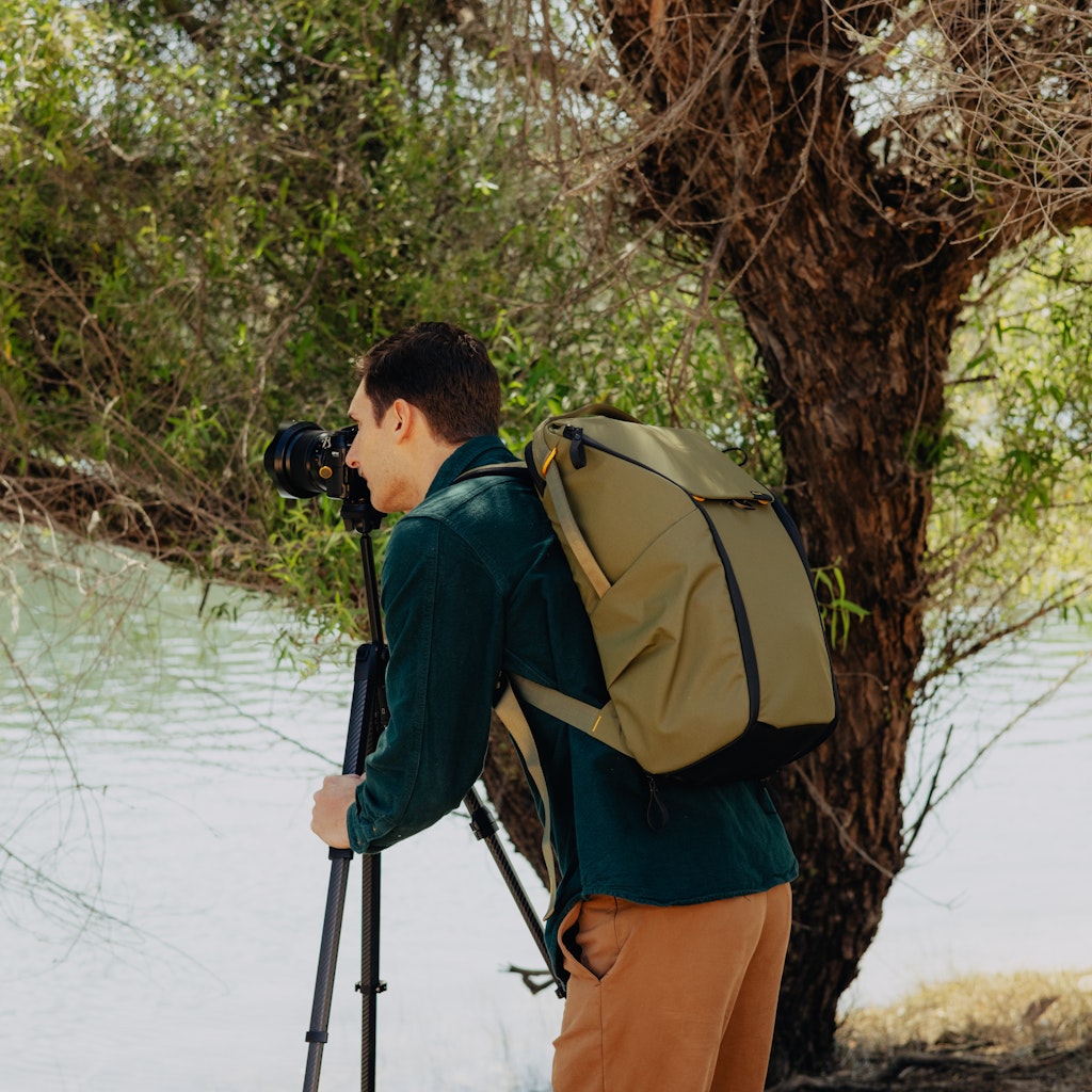 Peak Design Everyday Backpack 30L in Kelp — lifestyle 3