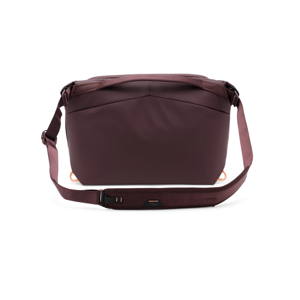 Peak Design Everyday Sling 10L in Eclipse — detail view # color_Eclipse