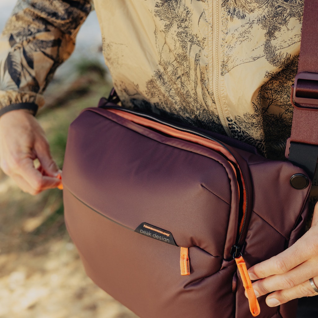 Peak Design Everyday Sling 10L in Eclipse — lifestyle 2 # color_Eclipse