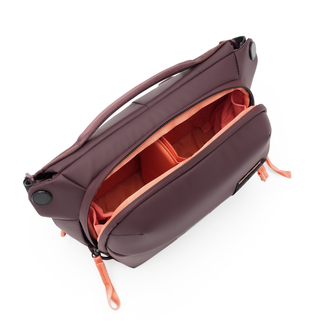 Peak Design Everyday Sling 3L in Eclipse — interior view # color_Eclipse