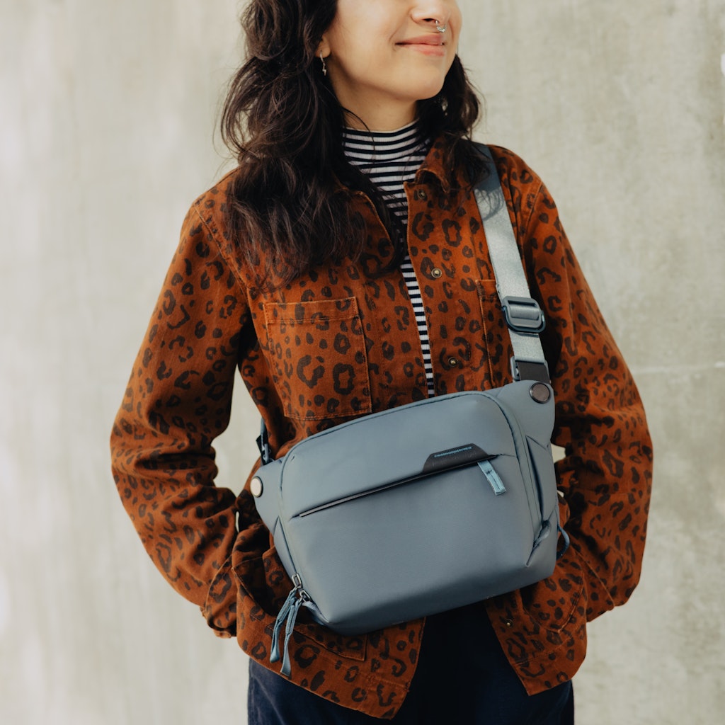 Peak Design Everyday Sling 3L in Ocean — lifestyle 2 # color_Ocean