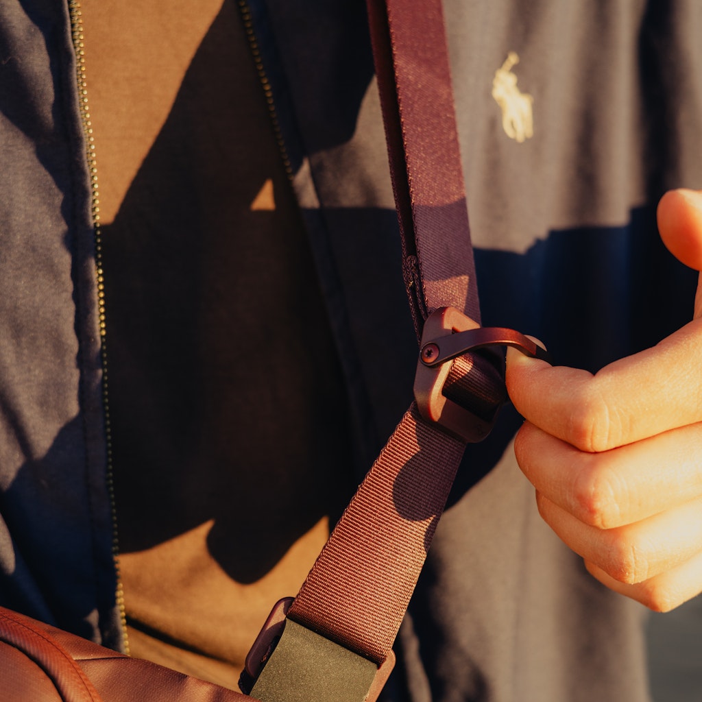 Peak Design Everyday Sling 6L in Eclipse — lifestyle 5