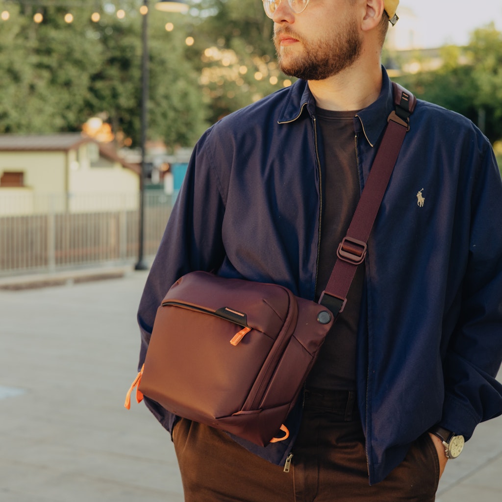 Peak Design Everyday Sling 6L in Eclipse — lifestyle 2