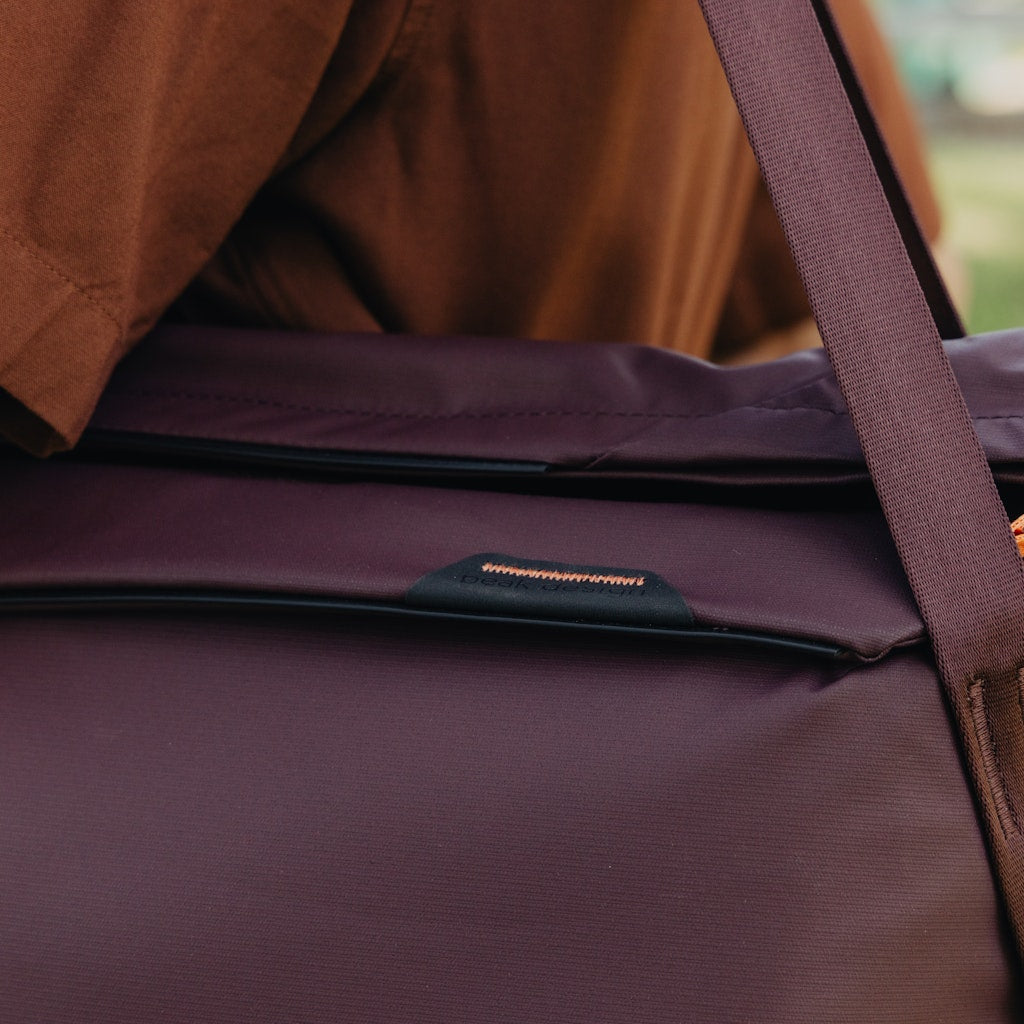 Peak Design Everyday Tote 15L in Eclipse — lifestyle 2 # color_Eclipse