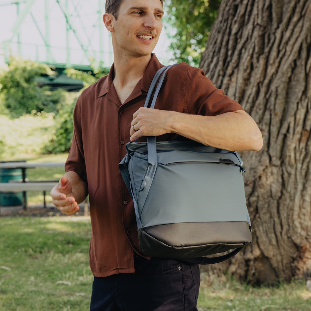 Peak Design Everyday Tote 15L in Ocean — lifestyle # color_Ocean