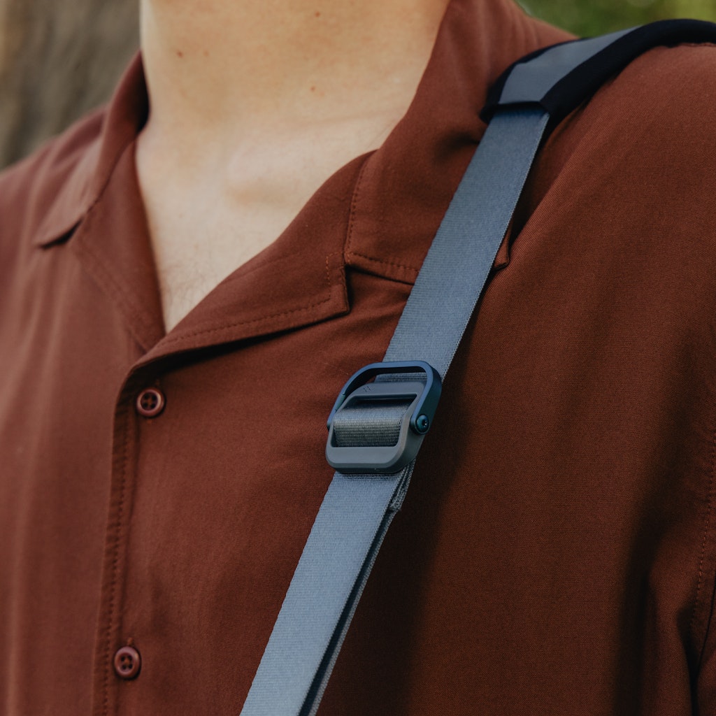 Peak Design Everyday Tote 15L in Ocean — lifestyle 2 # color_Ocean