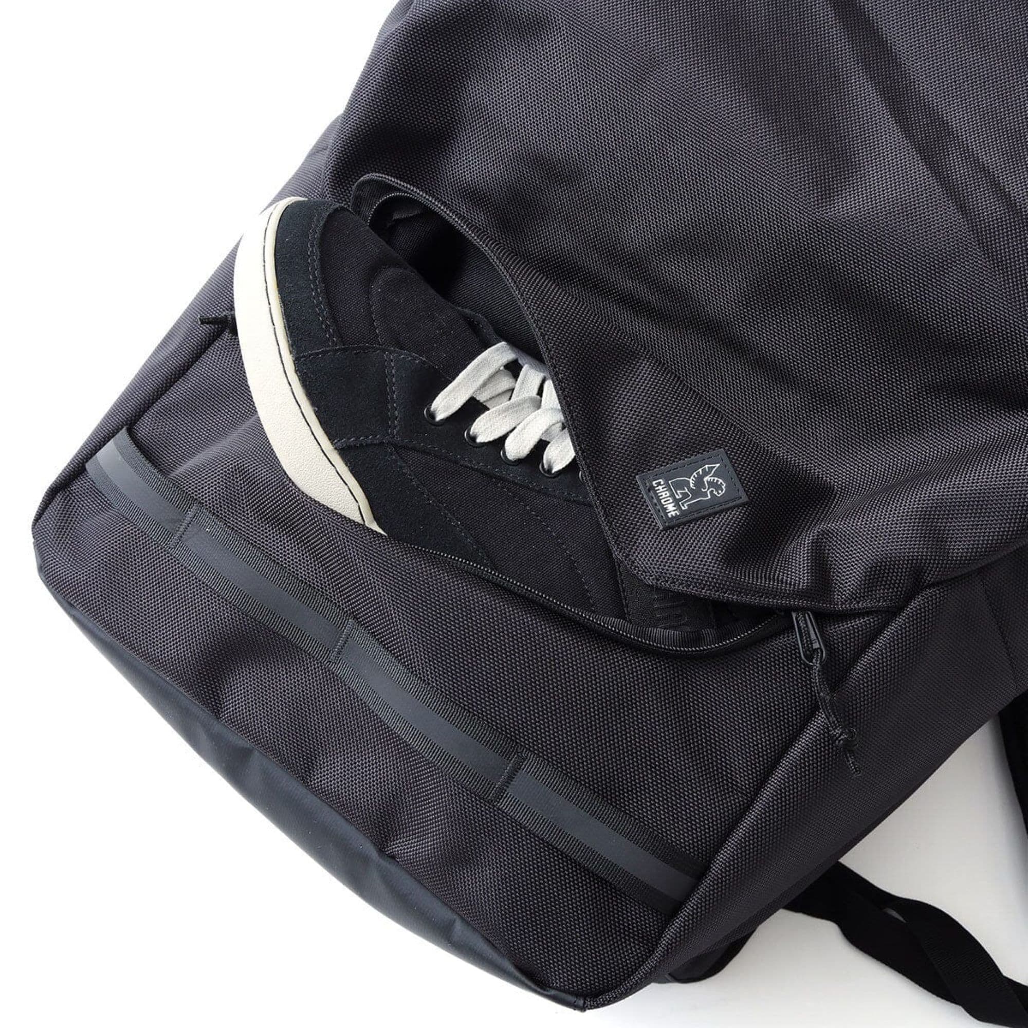 Chrome Industries Extlek Pack 24L in Black — interior view # color_Black