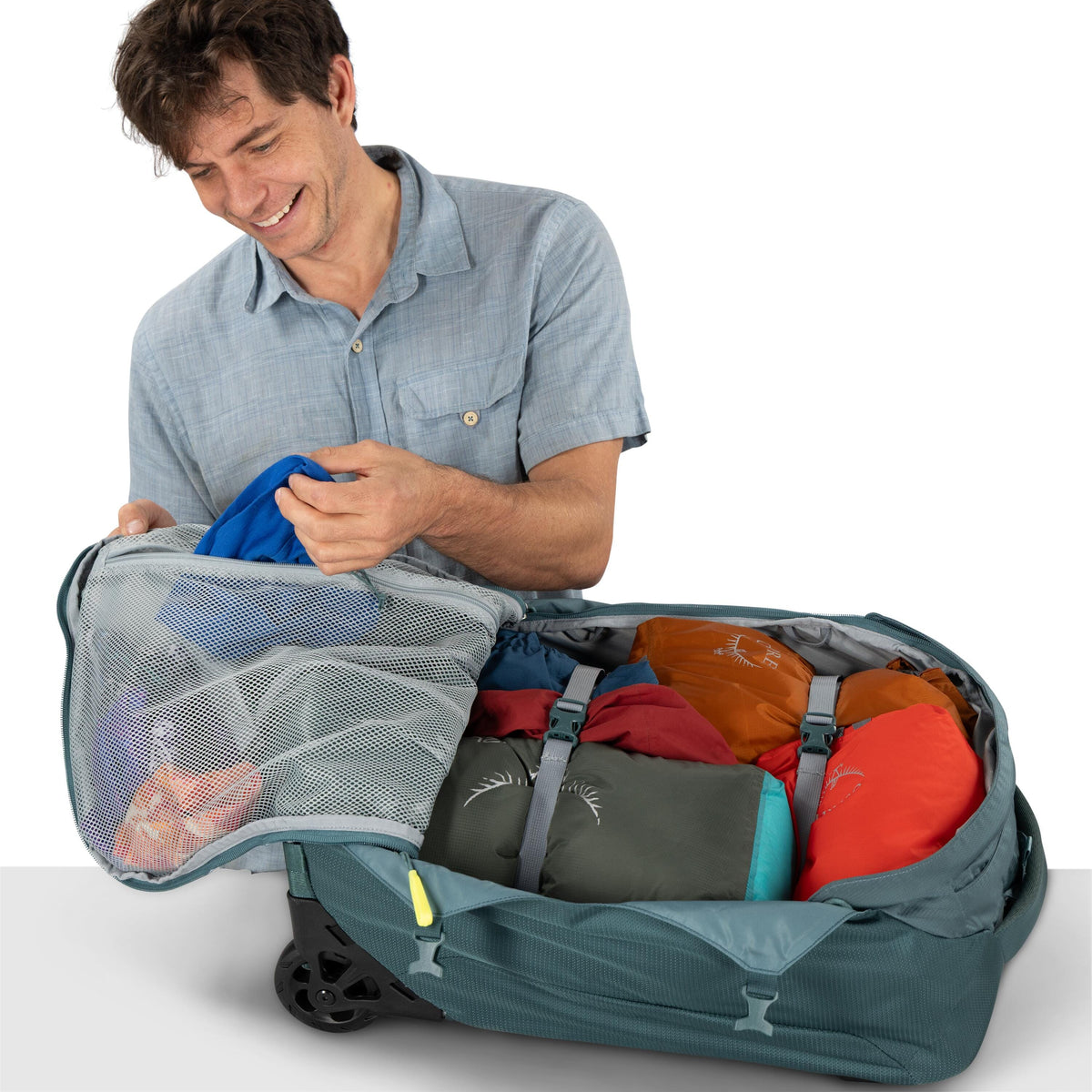 Osprey Farpoint Wheeled Travel Pack Carry-On 36L/21.5" in Cascade Blue-Torrent Blue — detail view 3