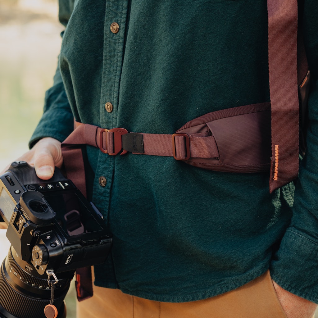 Peak Design Everyday Hip Belt in Eclipse — lifestyle # color_Eclipse