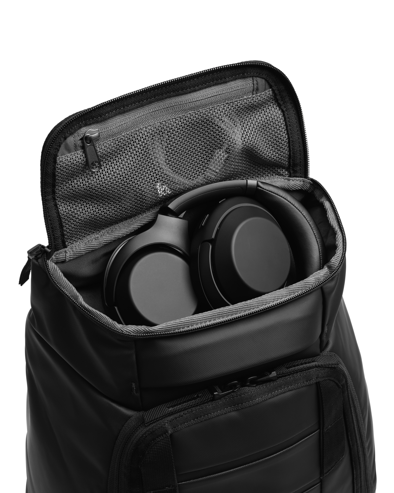 Db Journey Hugger Backpack 25L in Black Out — packed view 2 # color_Black Out