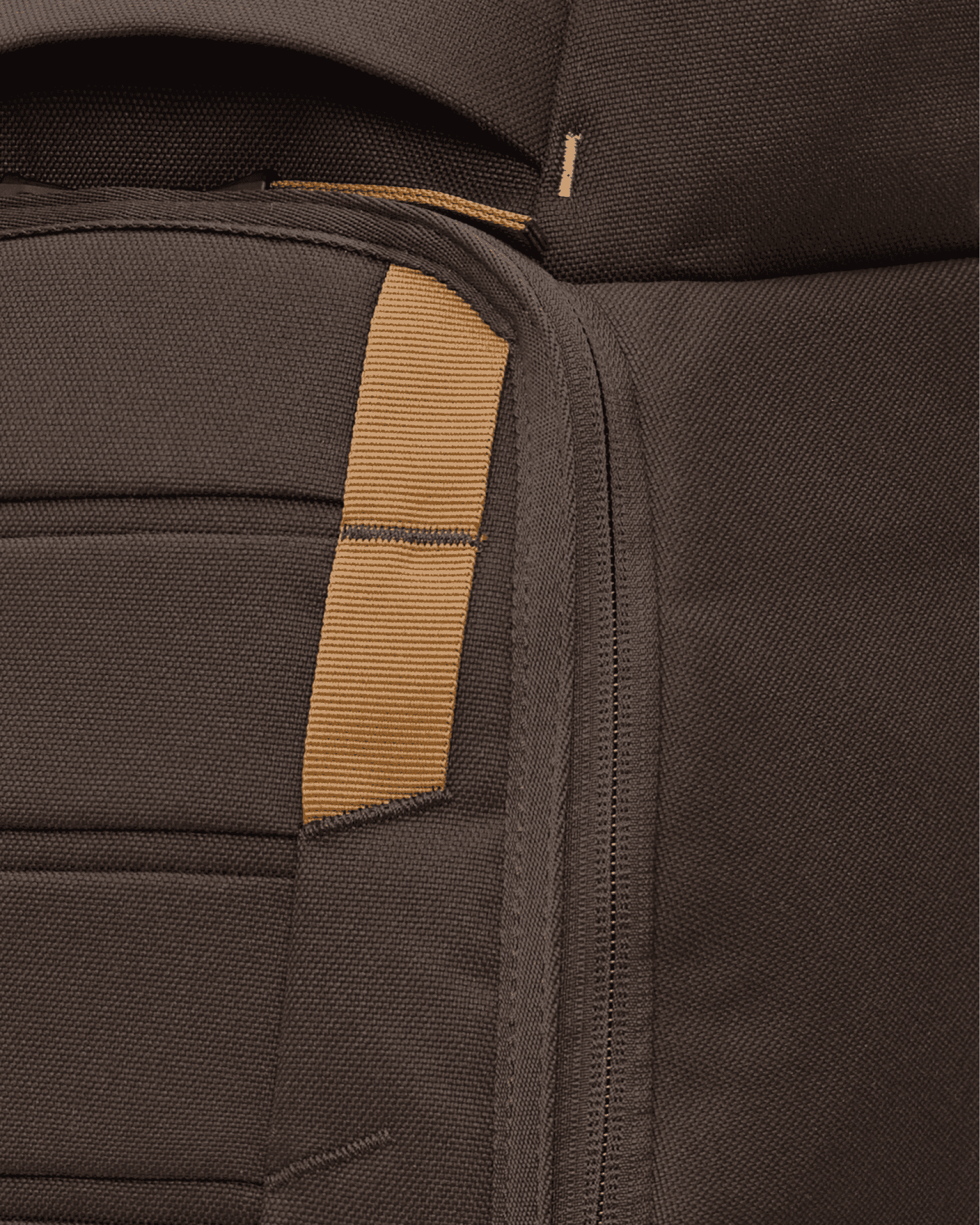 Db Journey Hugger Backpack 25L in Espresso — detail view # color_Espresso