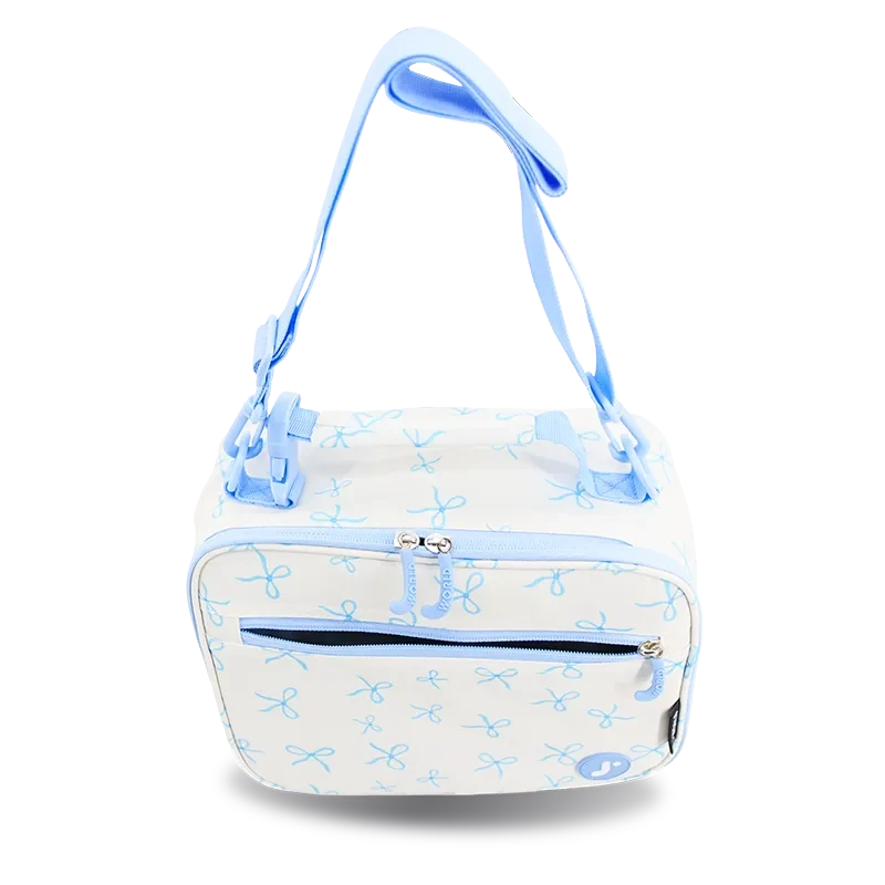 J World Cody Lunch Bag With Shoulder Strap in Blue Bows — detail view # color_Blue Bows