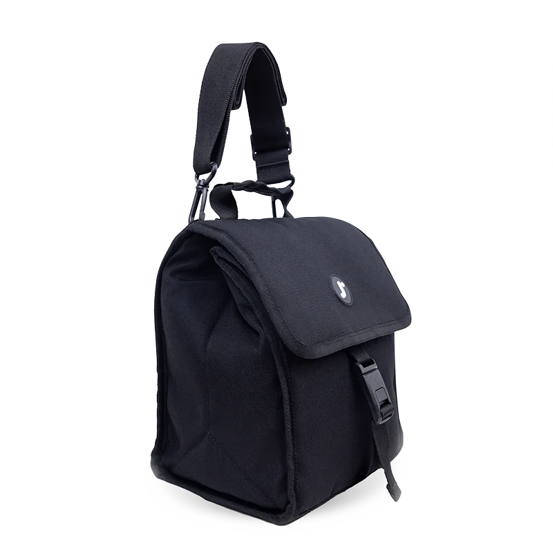 J World Colton Lunch Box in Black — angle view 2 # color_Black