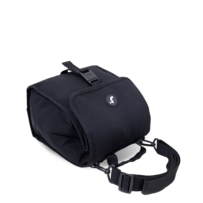 J World Colton Lunch Box in Black — angle view 4 # color_Black
