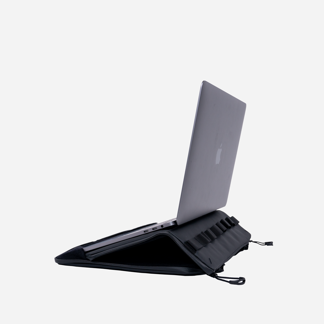WANDRD Laptop Case 14" in Black — detail view