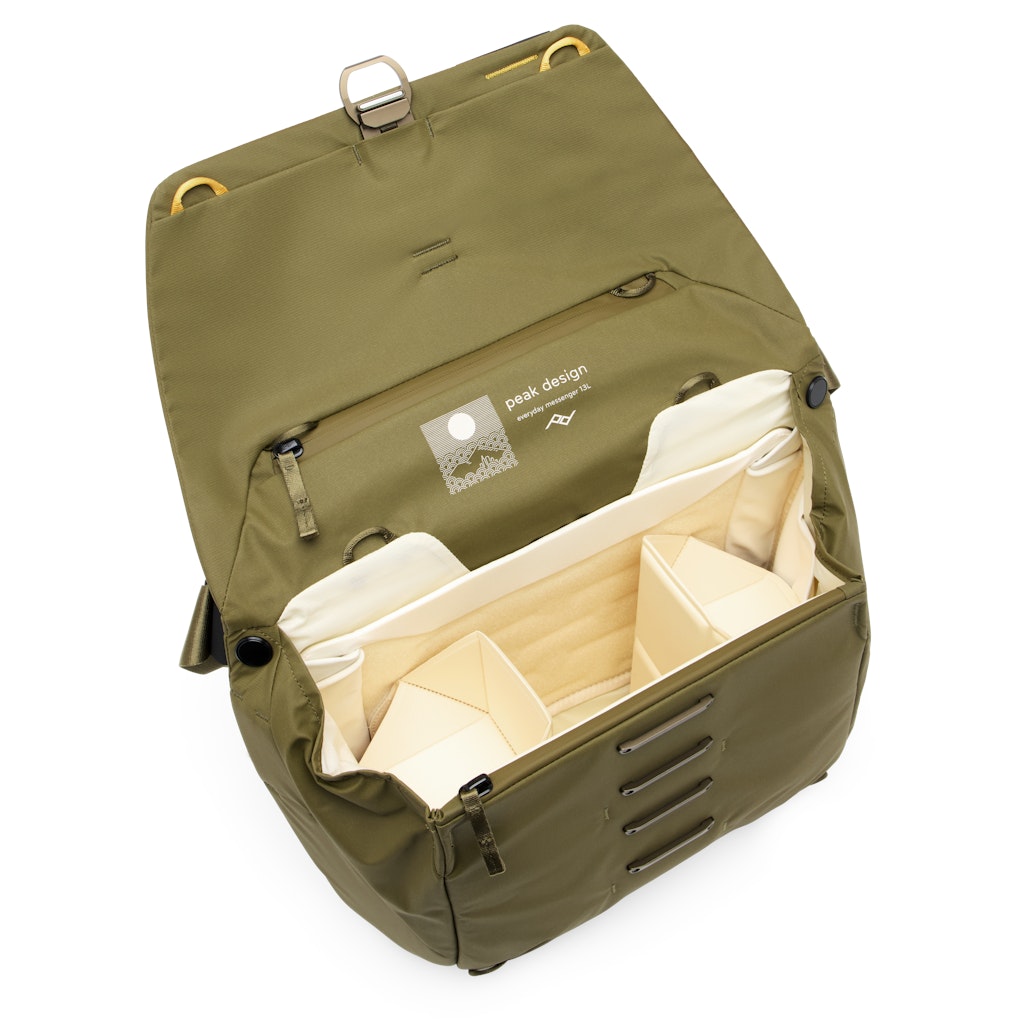 Peak Design Everyday Messenger 13L in Kelp — interior view # color_Kelp