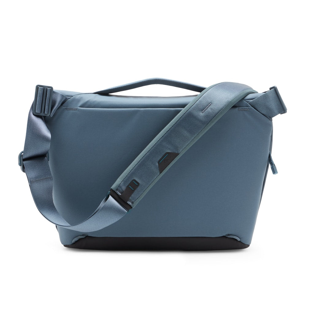Peak Design Everyday Messenger 13L in Ocean — detail view # color_Ocean