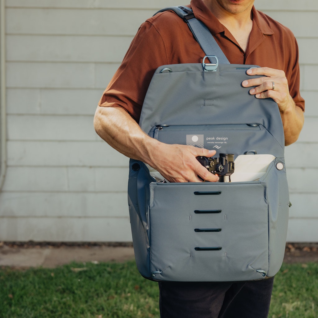 Peak Design Everyday Messenger 13L in Ocean — lifestyle 2 # color_Ocean