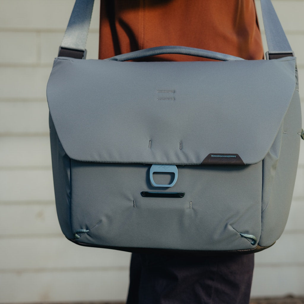 Peak Design Everyday Messenger 13L in Ocean — lifestyle 3 # color_Ocean