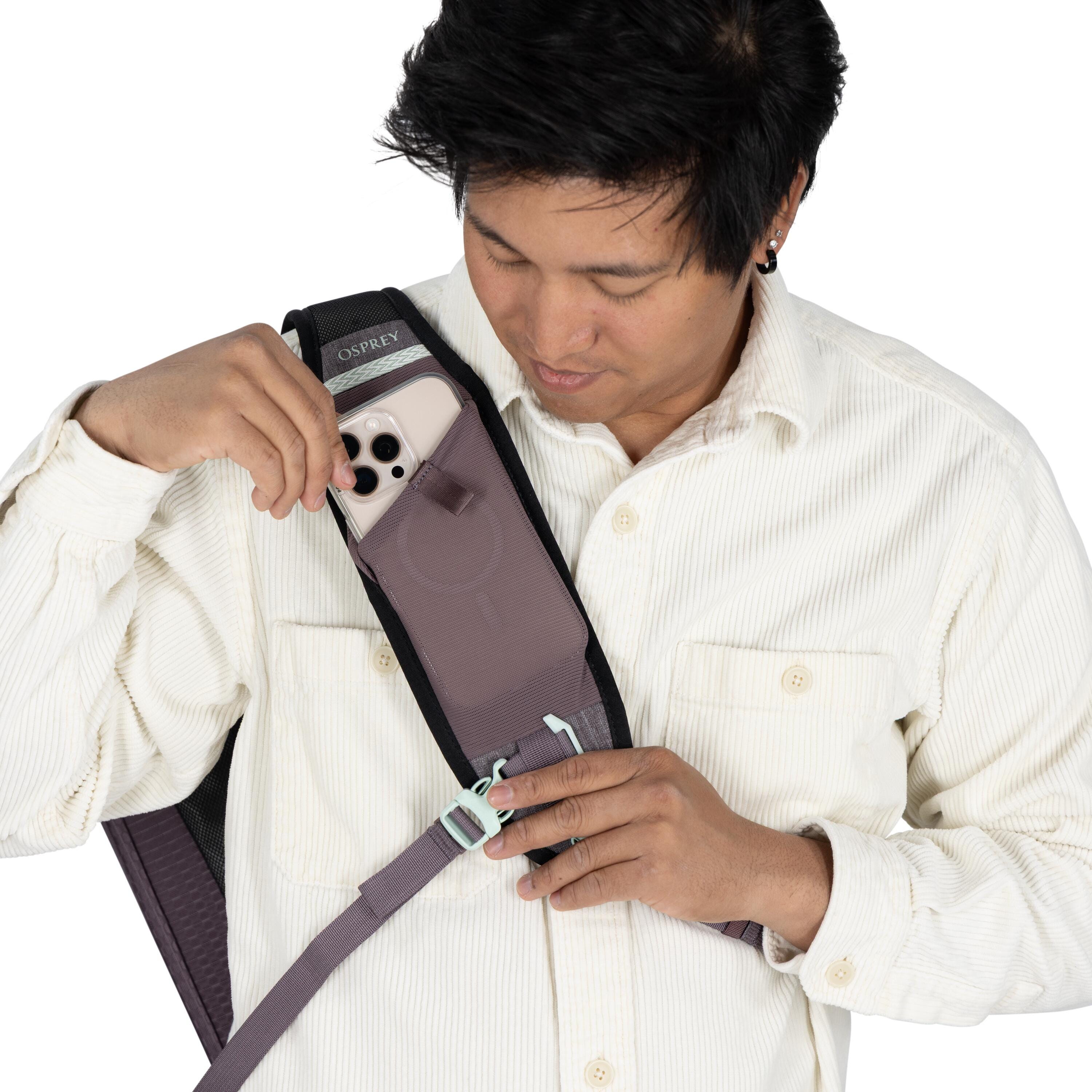 Osprey Nebula Sling 11L in Graphite-Purple Heather — detail view 3