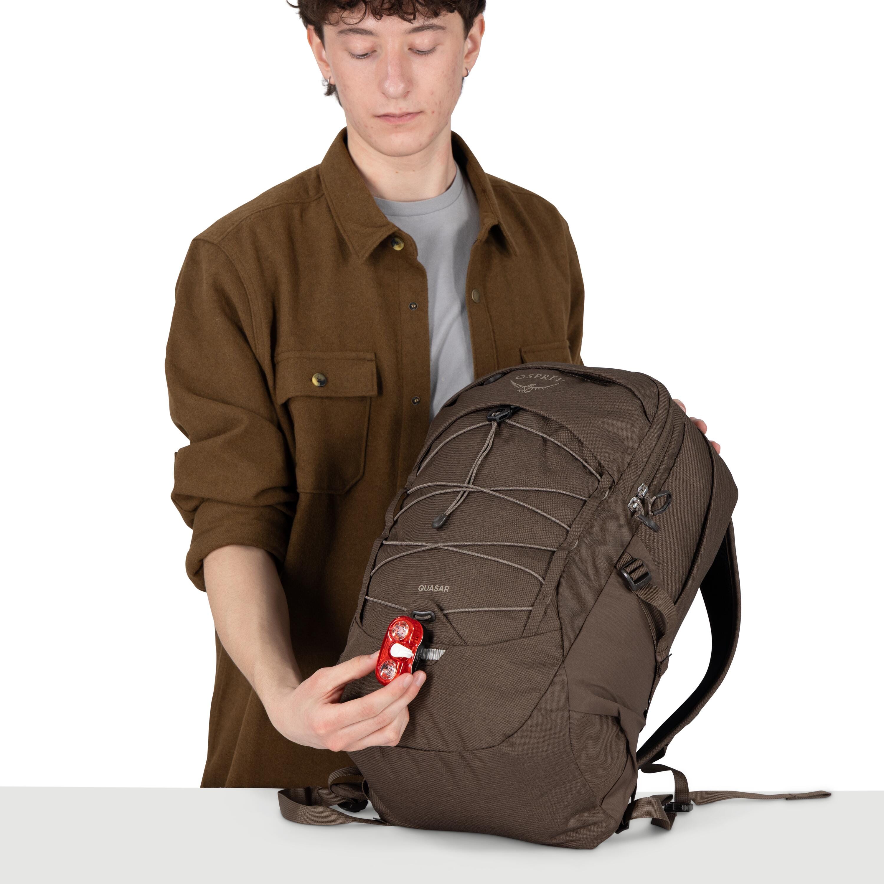 Osprey Quasar Driftshade Laptop Backpack 26L in Truffle Brown — detail view 3
