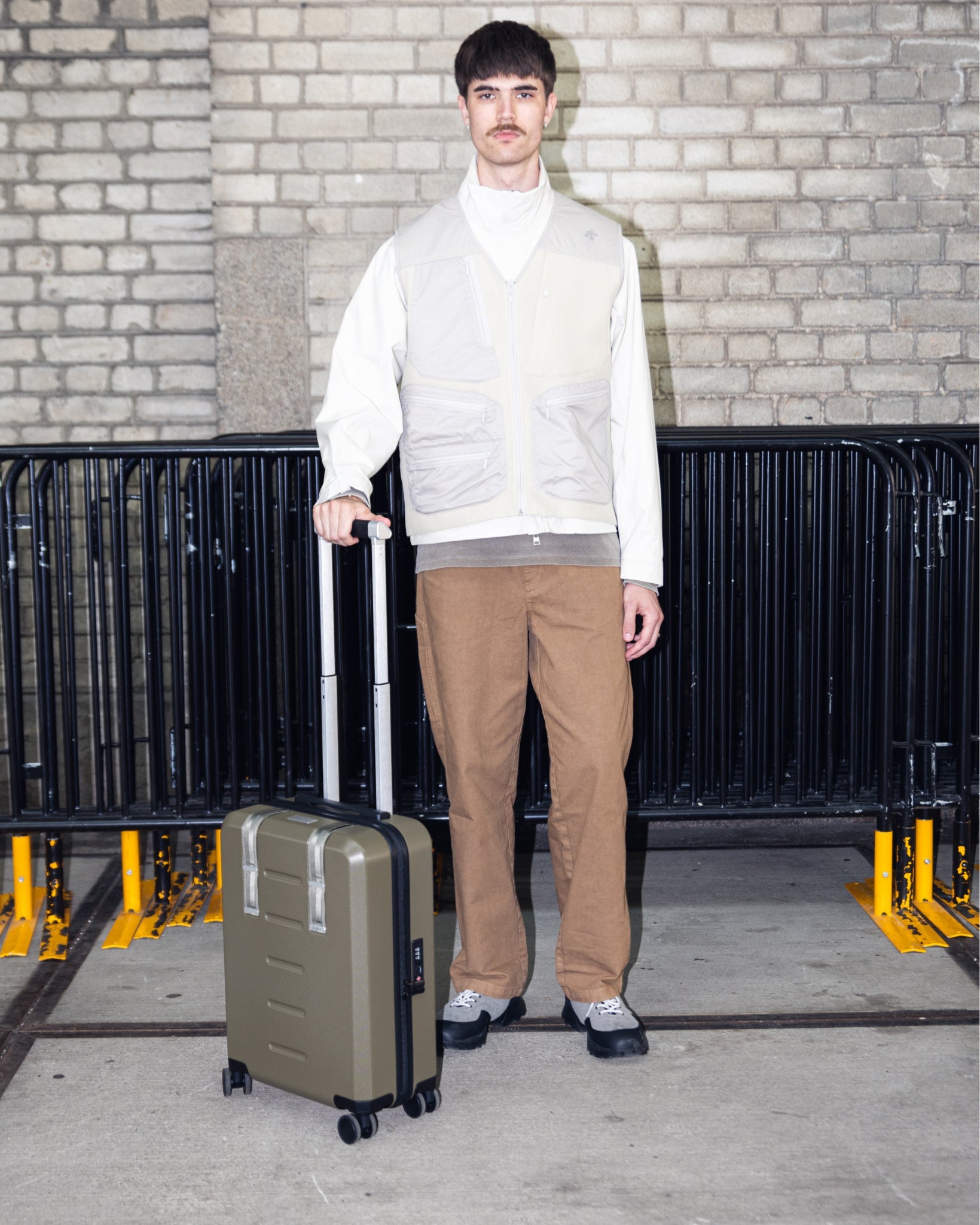 Db Journey Ramverk Carry-on in Forest Green — lifestyle 2 # color_Forest Green