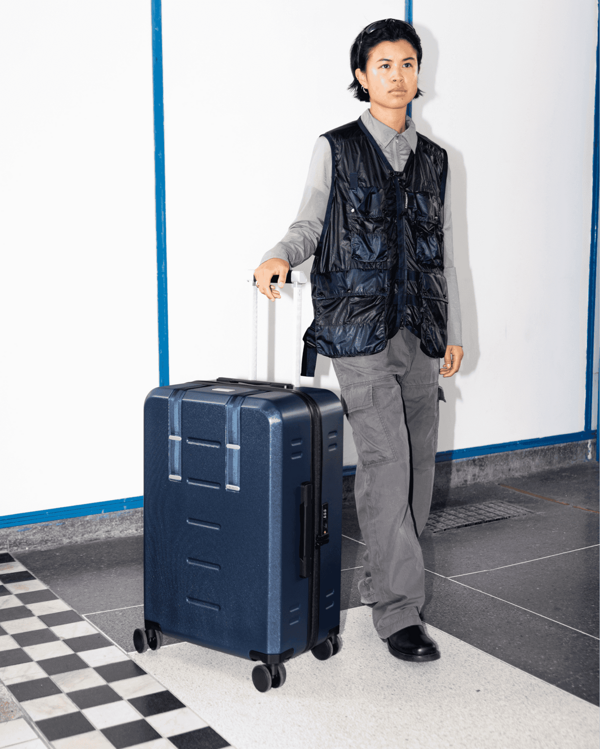 Db Journey Ramverk Check-in Luggage Large in Blue Hour — lifestyle 2 # color_Blue Hour