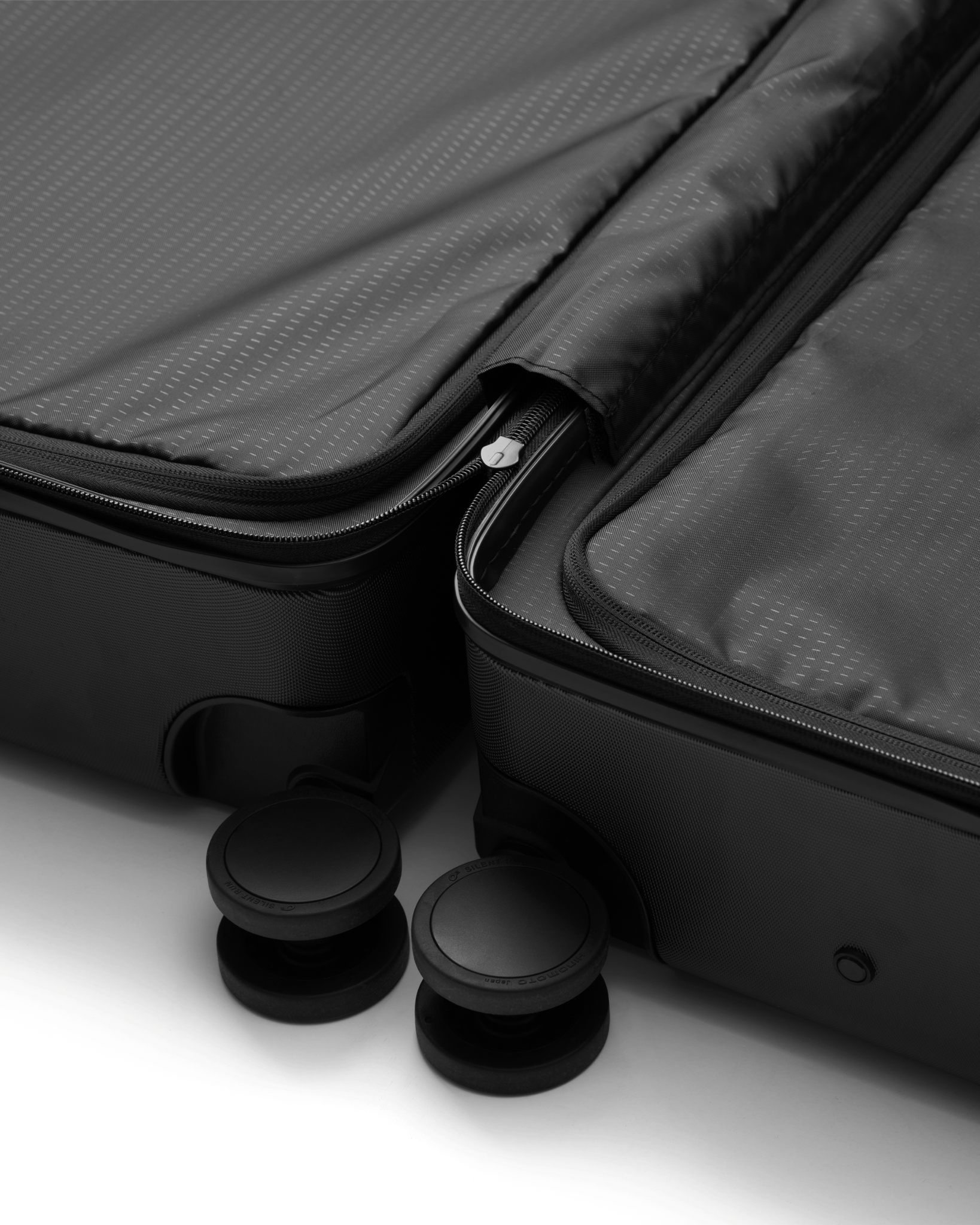 Db Journey Ramverk Check-in Luggage Medium in Black Out — detail view 3 # color_Black Out