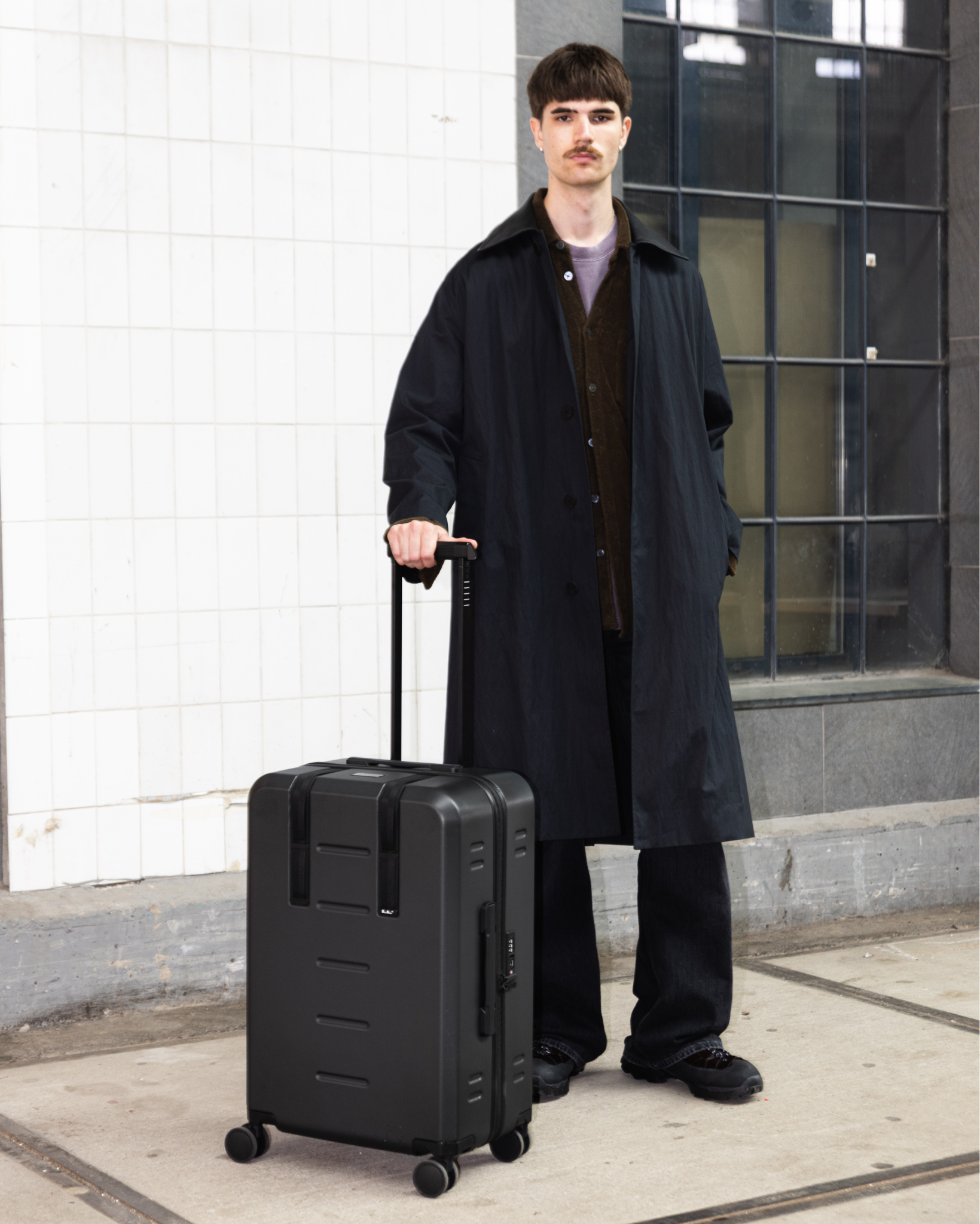 Db Journey Ramverk Check-in Luggage Medium in Black Out — lifestyle # color_Black Out
