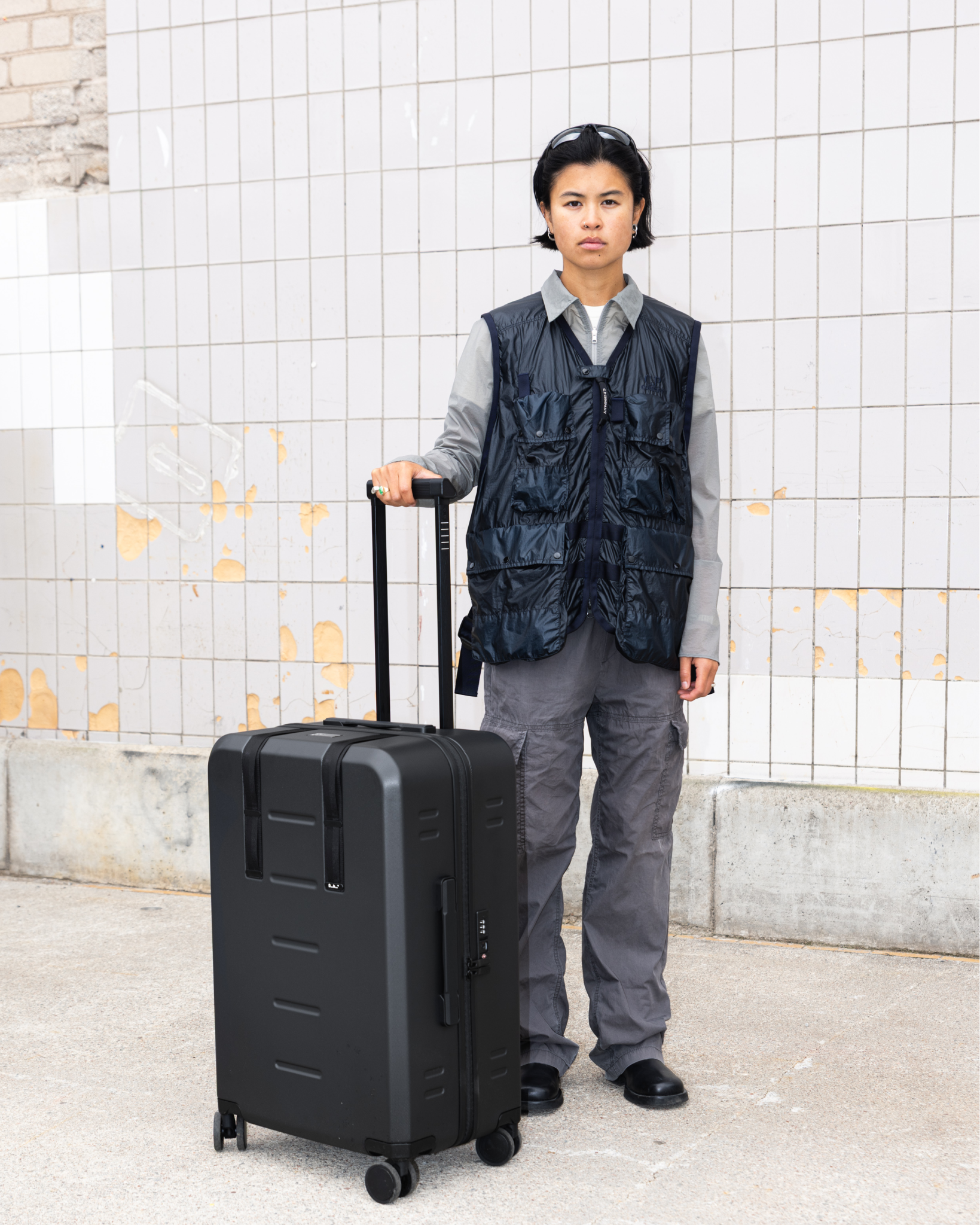 Db Journey Ramverk Check-in Luggage Medium in Black Out — lifestyle 2 # color_Black Out