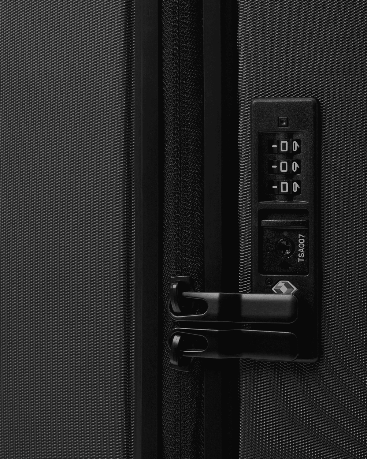 Db Journey Ramverk Front-access Carry-on in Black Out — detail view 8 # color_Black Out