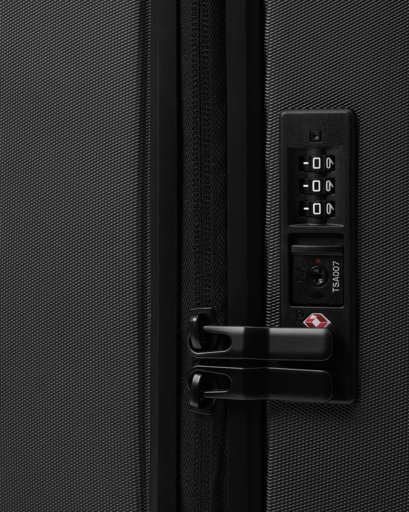 Db Journey Ramverk Carry-on in Black Out — detail view 3 # color_Black Out