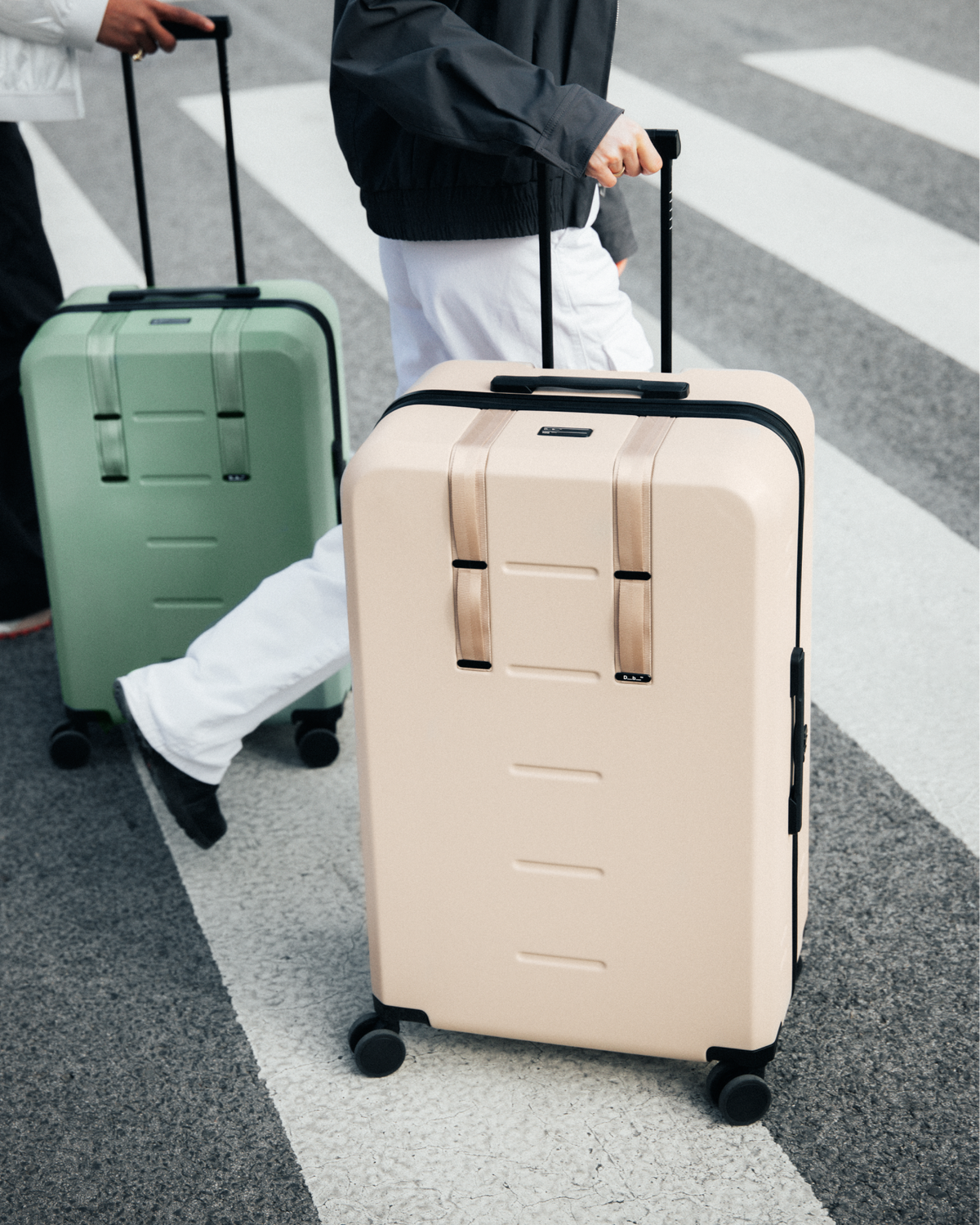 Db Journey Ramverk Check-in Luggage Large in Fogbow Beige — lifestyle # color_Fogbow Beige
