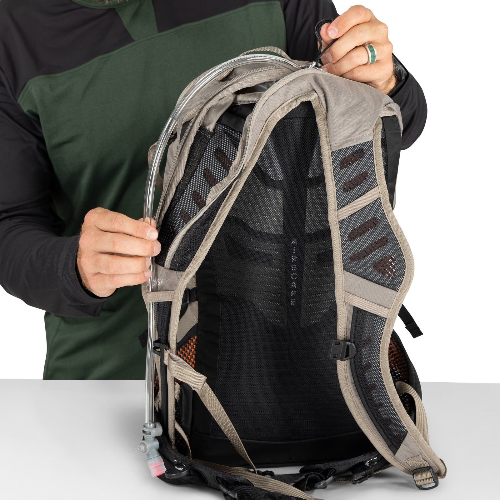 Osprey Raptor 14 Bike Hydration Pack 14L in Pediment Grey — detail view 3