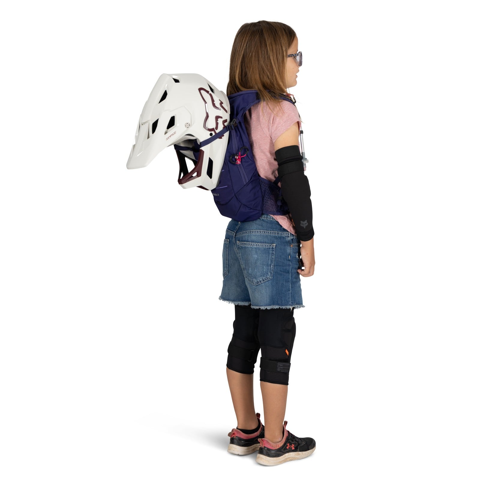 Osprey Raven Jr Kids Bike Hydration Pack 5L in Deep Fig — detail view 2