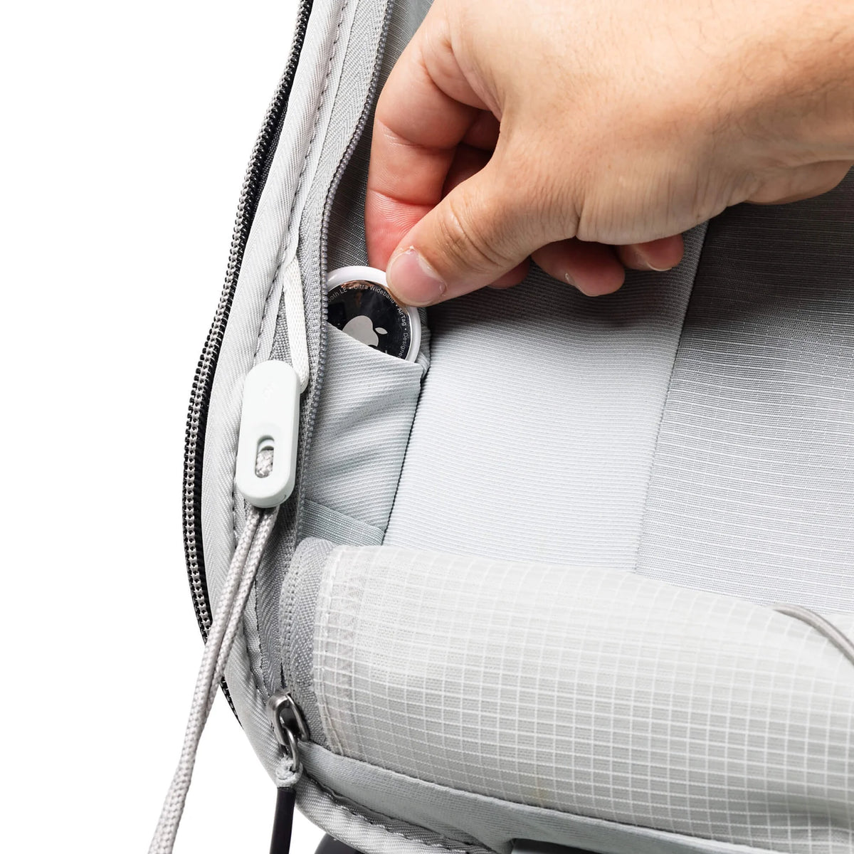 Peak Design Roller Pro 34L in Black — detail view 5 # color_Black