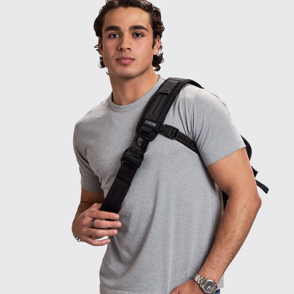 Chrome Industries Kadet Max 15L sling bag – black, front view