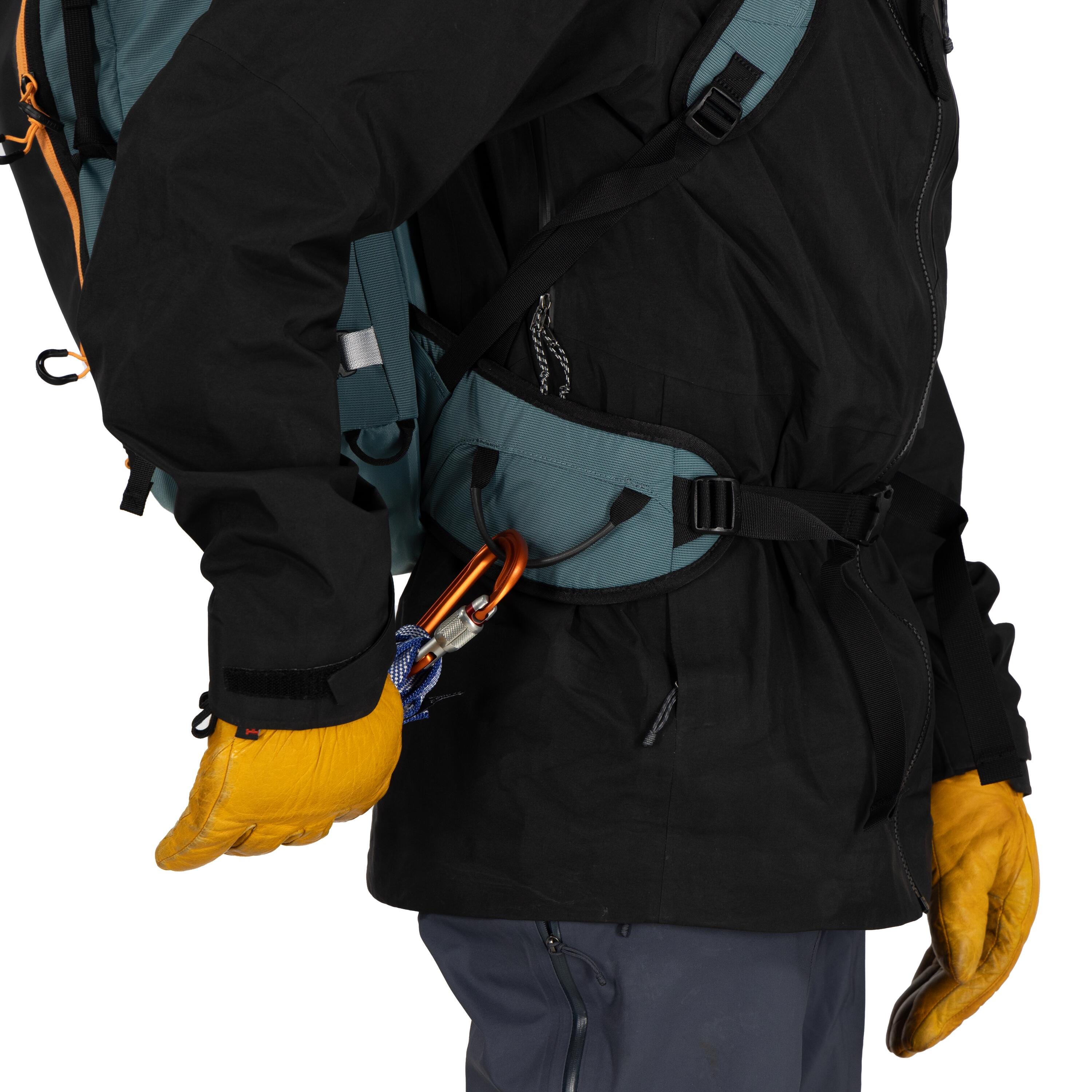 Osprey Soelden 32 Ski & Snowboard Backpack 32L in Cascade Blue-Raven Black — detail view