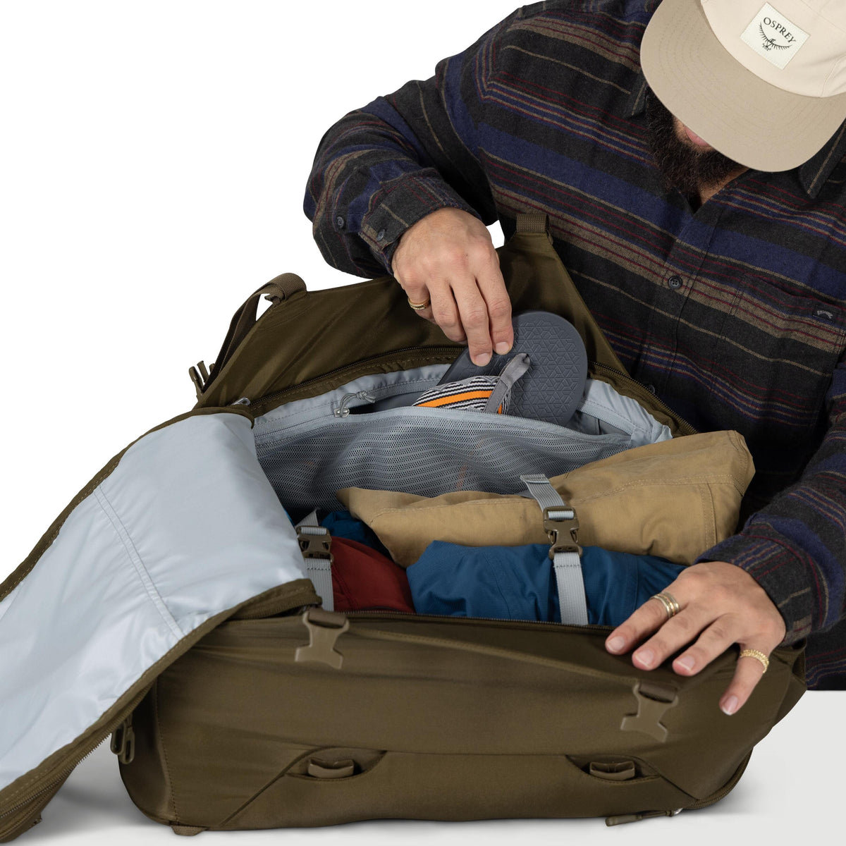 Osprey Sojourn Porter Travel Pack-46L in Moss Green — detail view 2