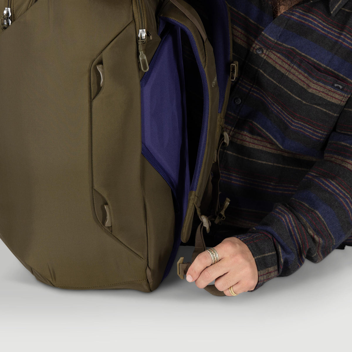 Osprey Sojourn Porter Travel Pack-46L in Moss Green — detail view 5
