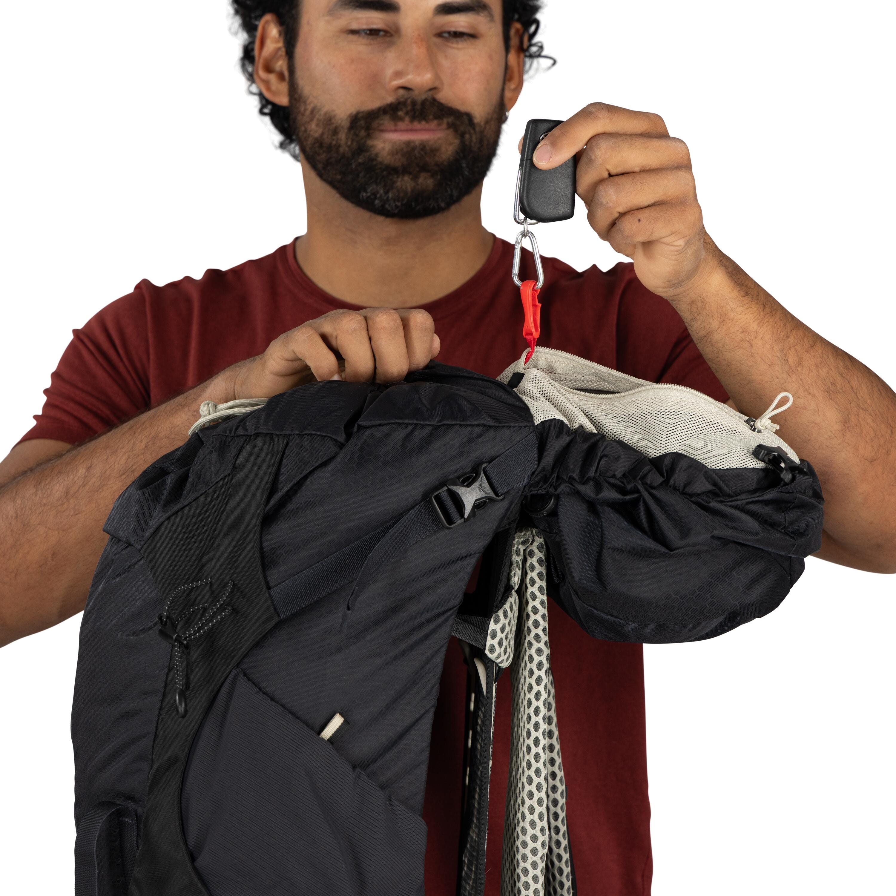 Osprey Stratos 36 Hiking Backpack 36L in Raven Black — detail view 3