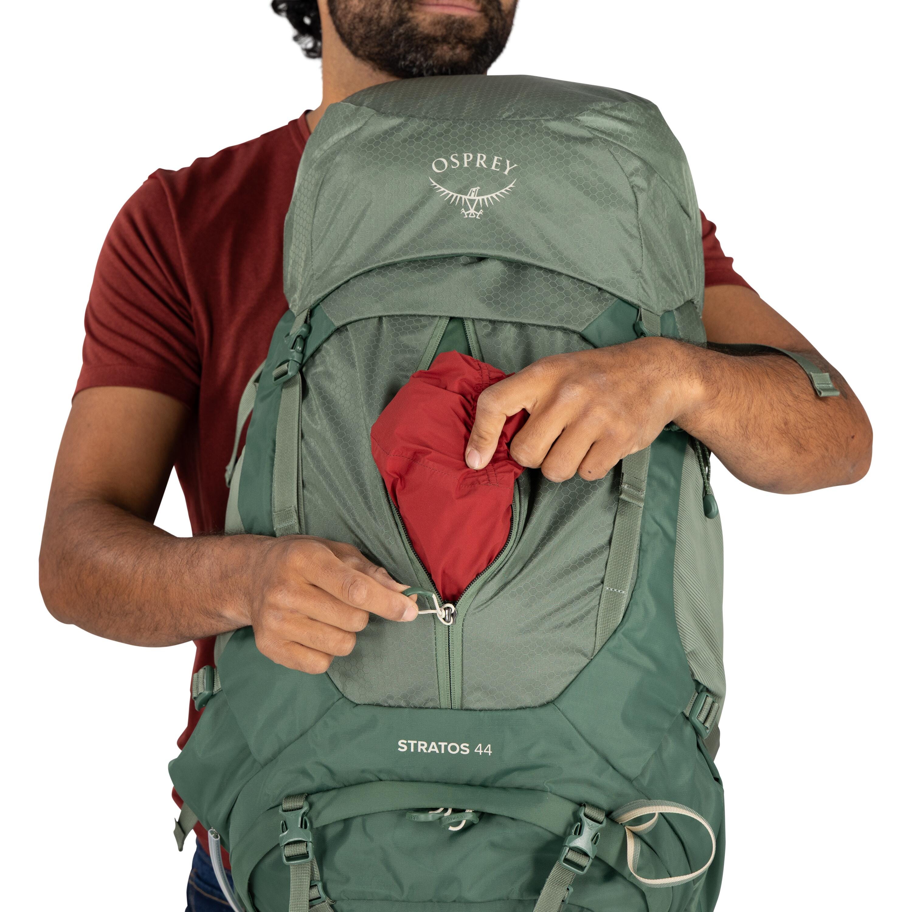 Osprey Stratos 44 Hiking Backpack 44L in Pine Leaf Green — detail view 4