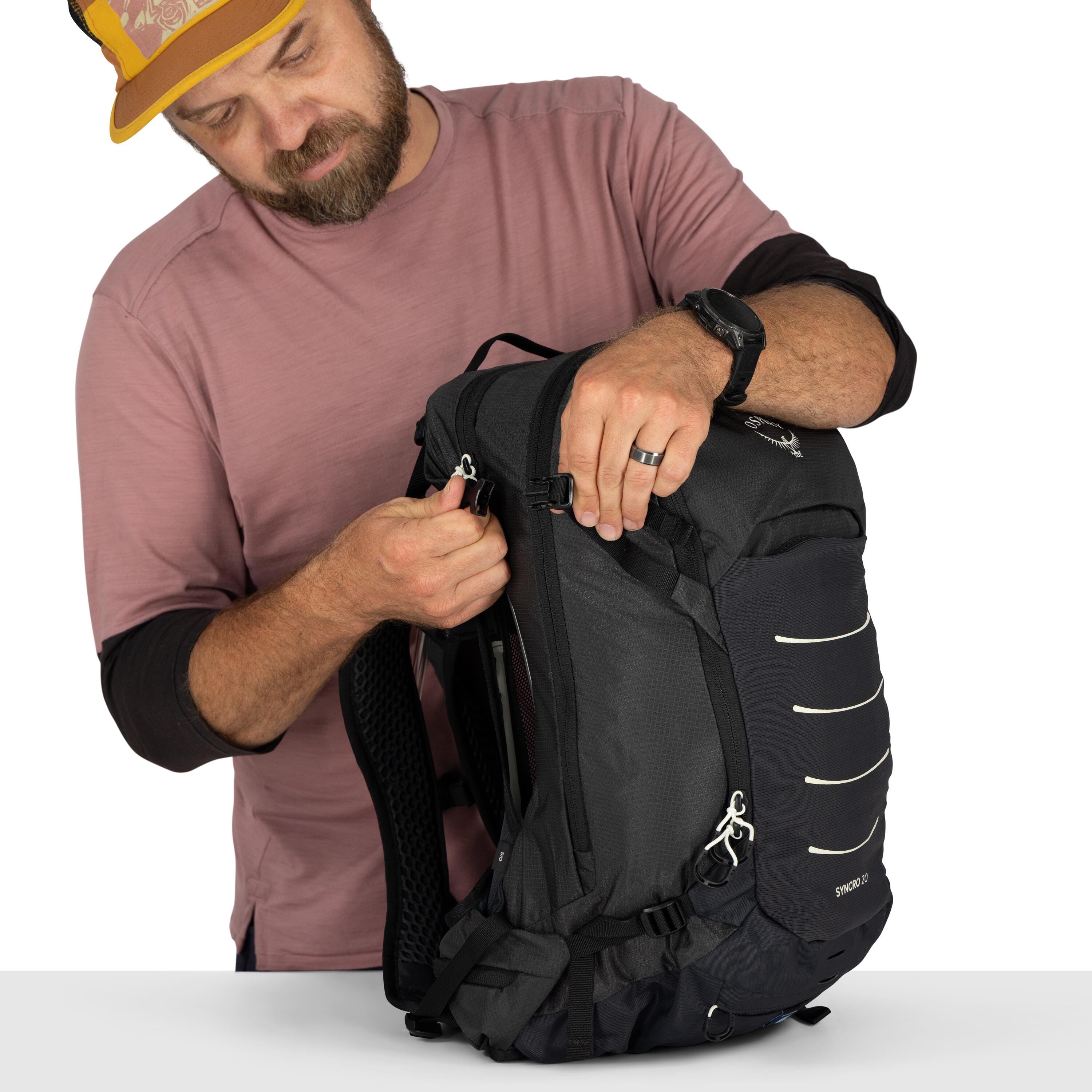 Osprey Syncro 20 Bike Hydration Pack 20L in Raven Black — detail view 4