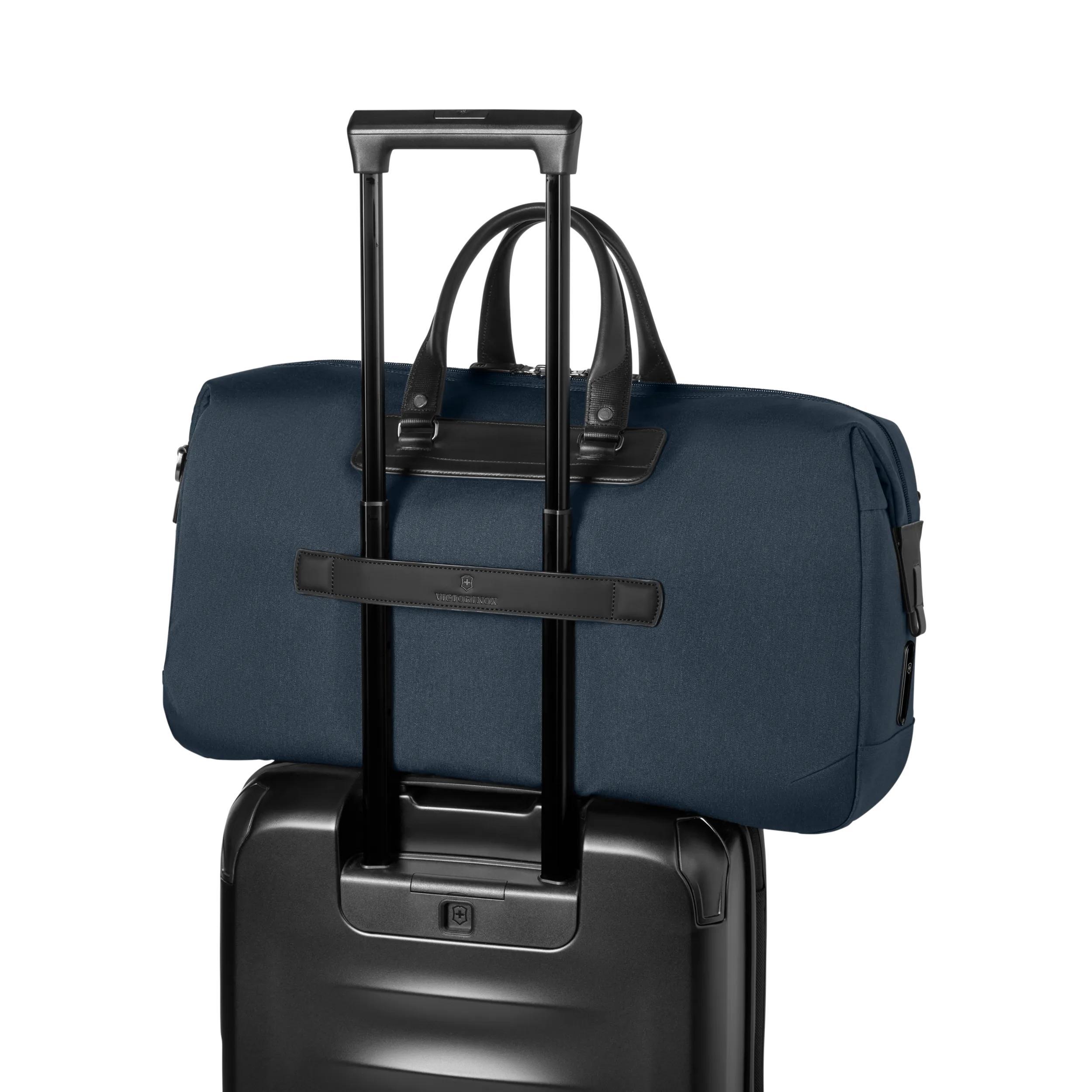 Victorinox Architecture Urban2 Weekender in Blue / Black — detail view 2
