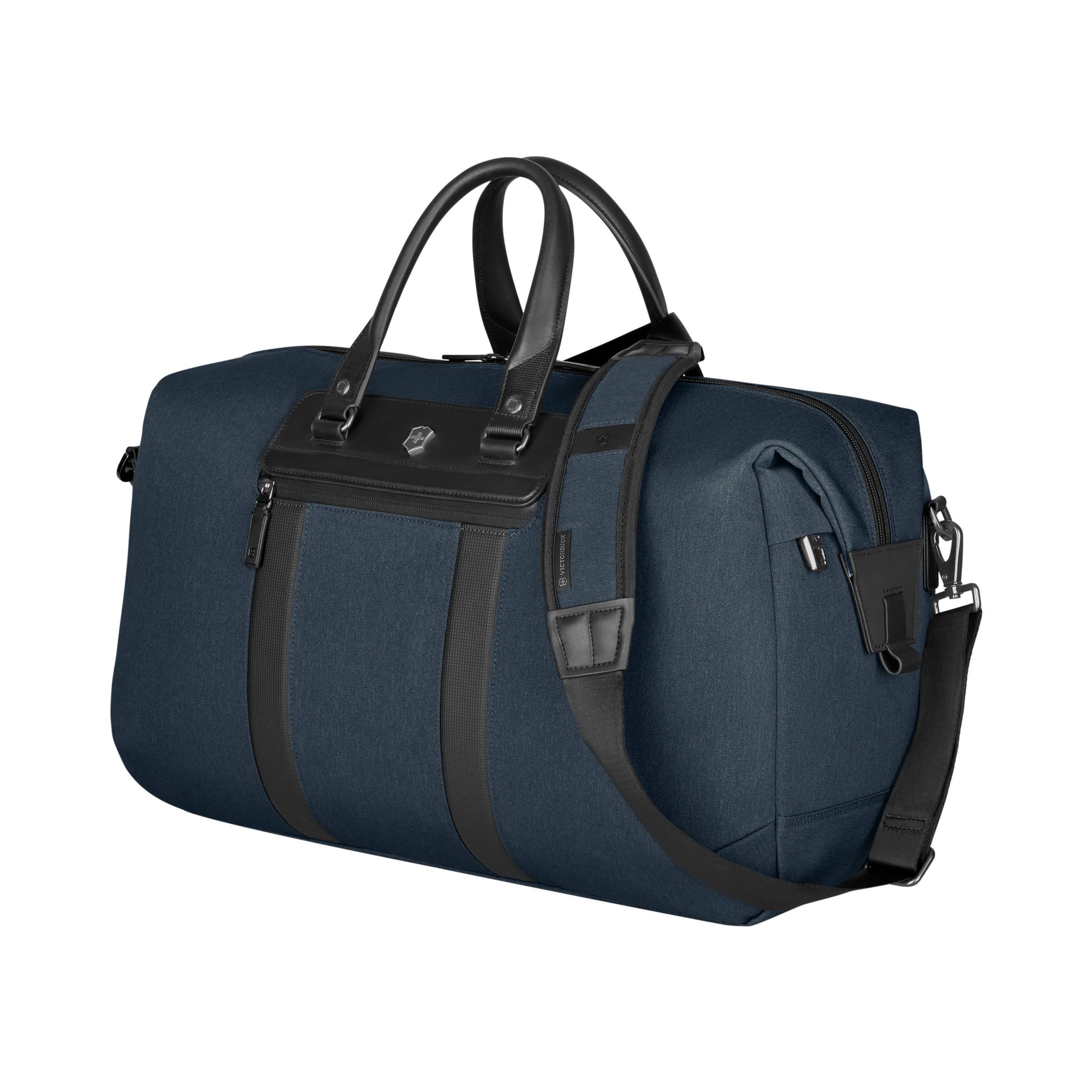 Victorinox Architecture Urban2 Weekender in Blue / Black — angle view 4