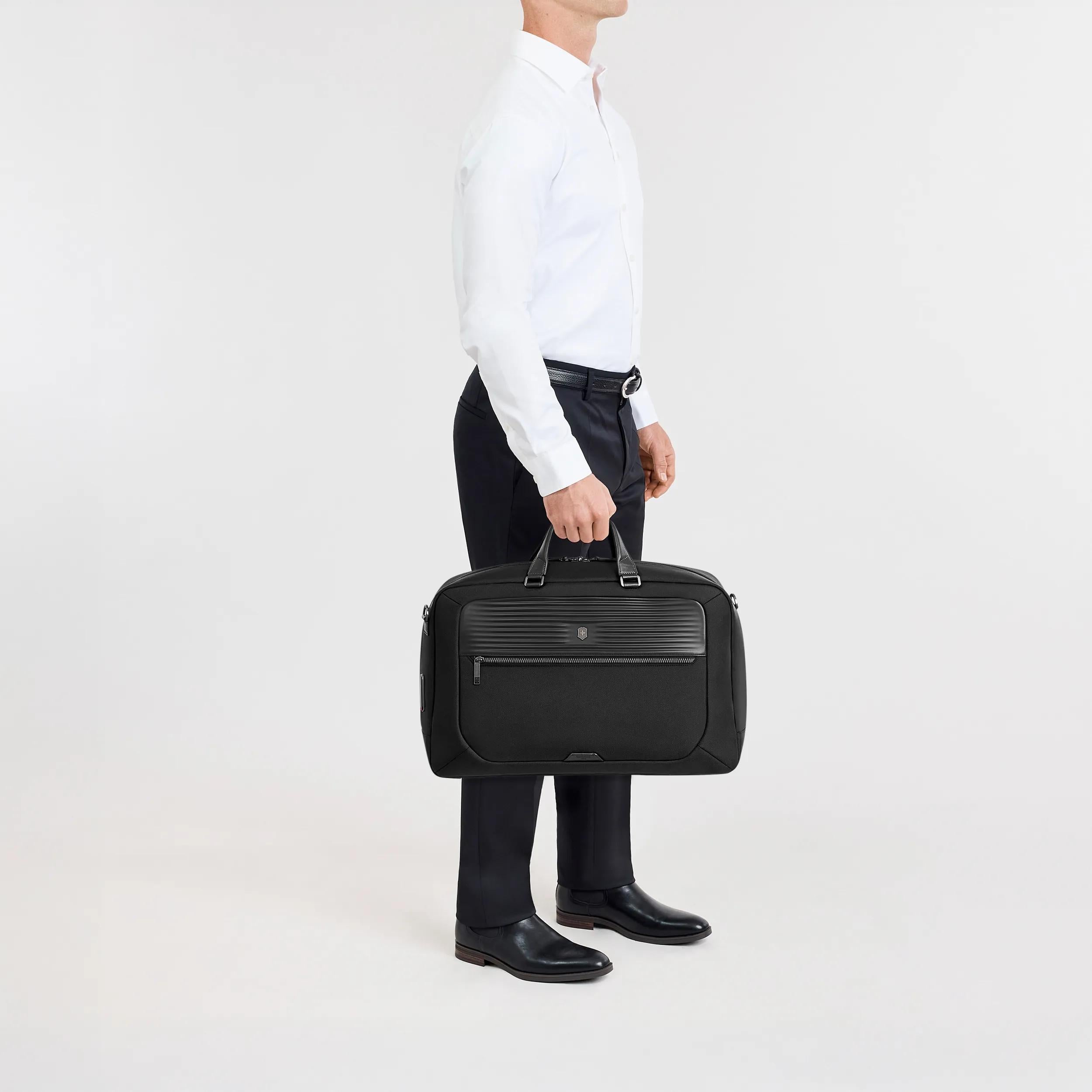 Victorinox Mythic Weekender in Black — lifestyle 2
